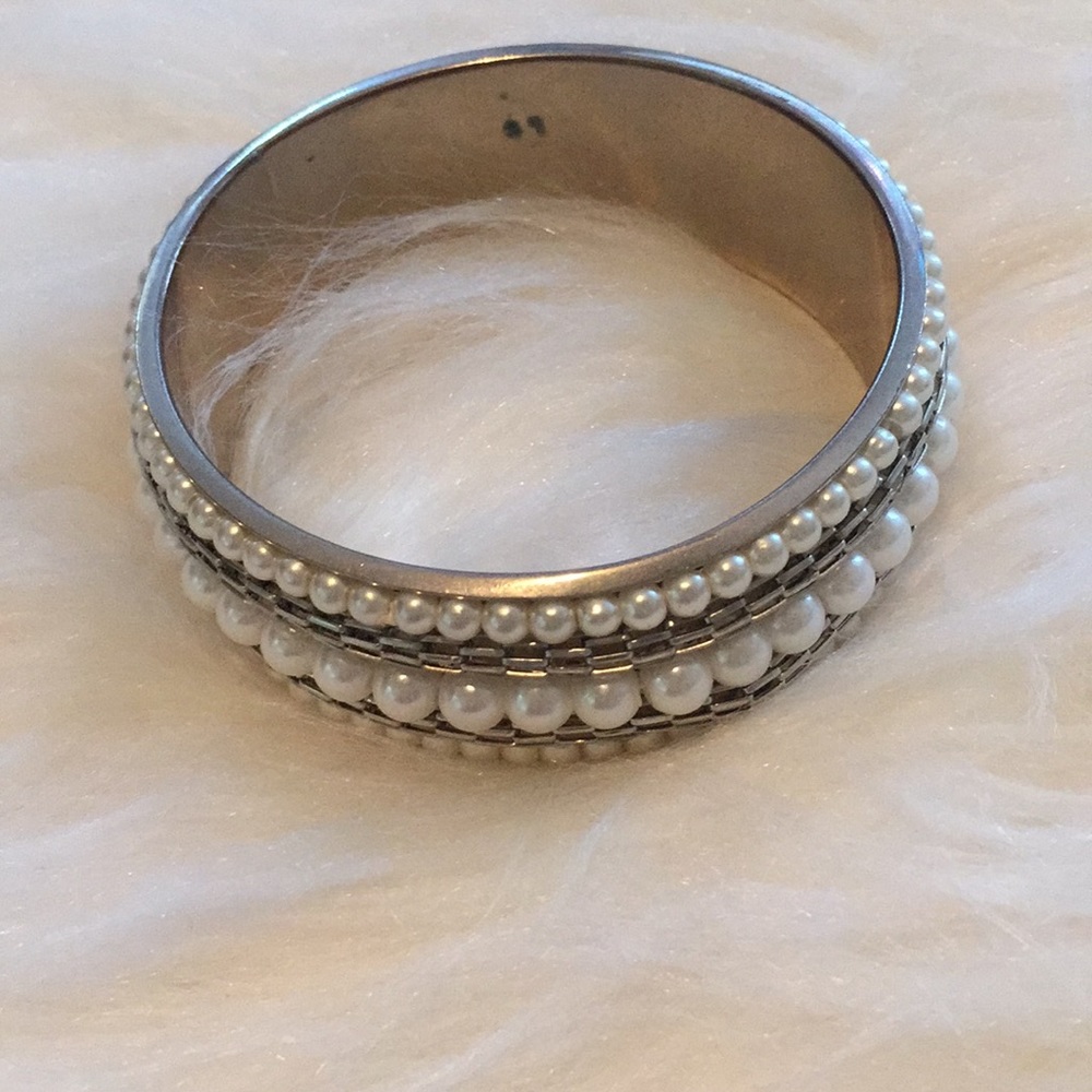 Silver and pearl beads bracelet